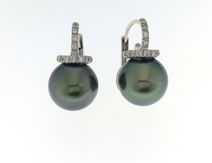 Earrings with Tahitian pearls